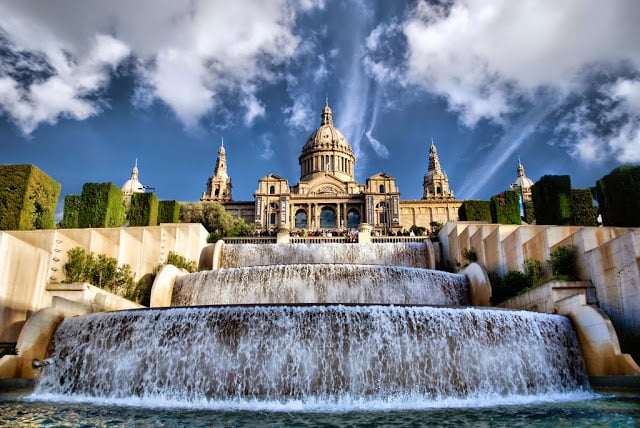 Fonte Mágica de Montjuic em Barcelona Fonte Mágica de Montjuic em Barcelona