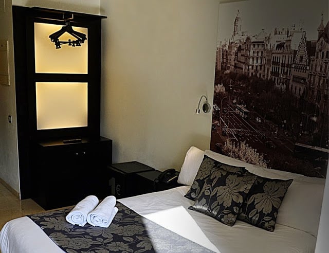 Hotel Next To Barcelona - quarto Hotel Next To Barcelona - quarto