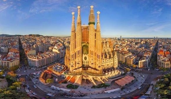 Roteiro Gaudí - Sagrada Família em Barcelona Roteiro Gaudí - Sagrada Família em Barcelona