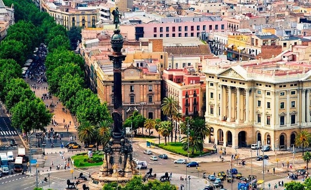 Passear por Las Ramblas em Barcelona Passear por Las Ramblas em Barcelona